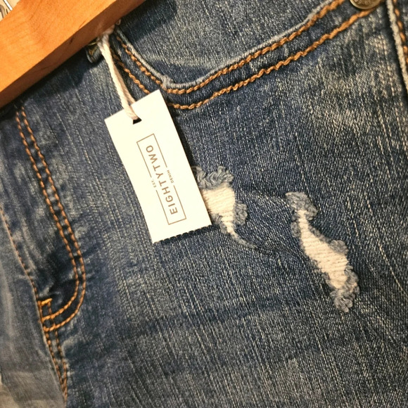 Est. Eighty Two Denim Shortie Jean Shorts - Picture 3 of 6
